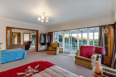 Photo of property in 83 Pupuke Road, Northcote, Auckland, 0627