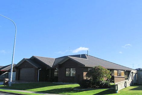 Photo of property in 124 Realm Drive, Paraparaumu, 5032