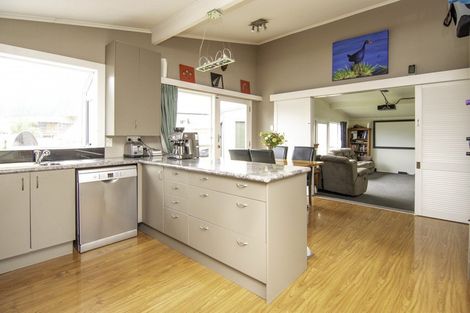 Photo of property in 2 Newcastle Street, Hokowhitu, Palmerston North, 4410