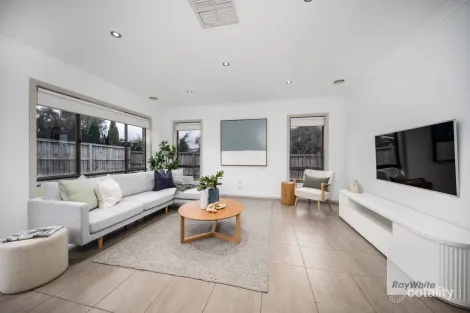 Property photo of 2 Devonport Court Taylors Hill VIC 3037