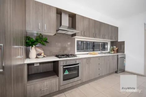 Property photo of 2 Devonport Court Taylors Hill VIC 3037