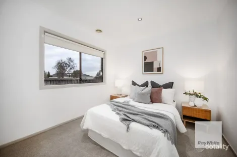 Property photo of 2 Devonport Court Taylors Hill VIC 3037