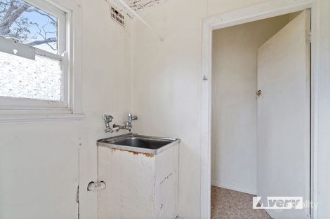 Property photo of 15 Kotara Place Kotara NSW 2289