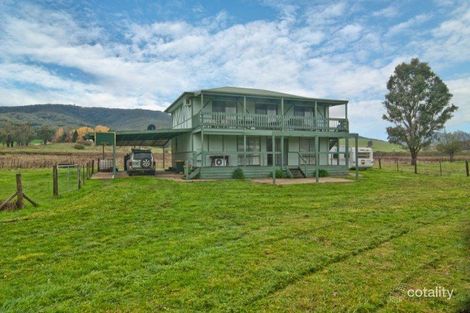 10 Grange Rd, Porepunkah, VIC 3740