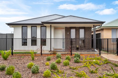 2 Celeste Lane, Moana, SA 5169