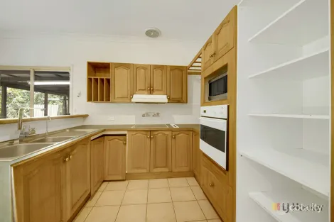 Property photo of 18 Centenary Drive Boyne Island QLD 4680