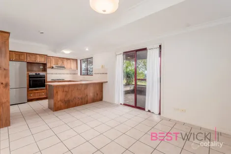 Property photo of 2/28 Dees Close Gormans Hill NSW 2795