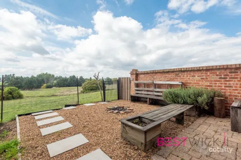 Property photo of 2/28 Dees Close Gormans Hill NSW 2795