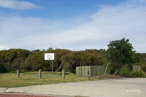 5 Moonbeam Cres, Castaways Beach, QLD 4567