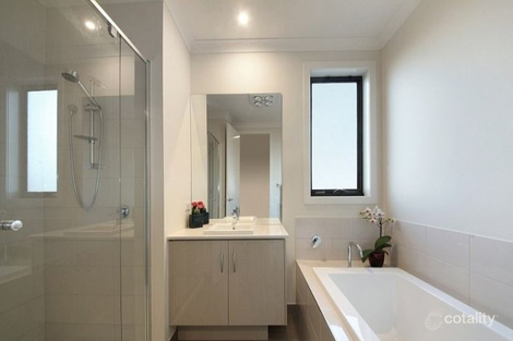 Property photo of 8B Longview Avenue Bentleigh East VIC 3165