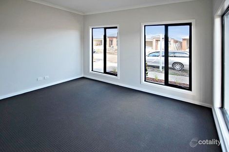 Property photo of 18 Langside Grove Cranbourne East VIC 3977