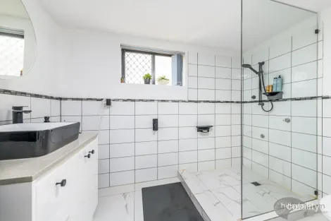 Property photo of 9/10-12 Bath Street Labrador QLD 4215