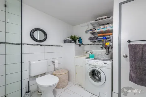 Property photo of 9/10-12 Bath Street Labrador QLD 4215