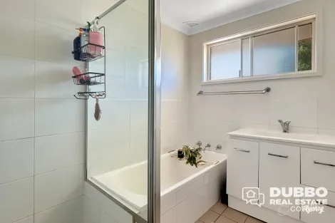 Property photo of 5 Nona Place Dubbo NSW 2830