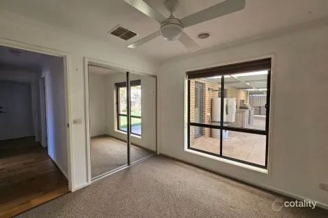 Property photo of 28 Blue Bonnet Way Wodonga VIC 3690