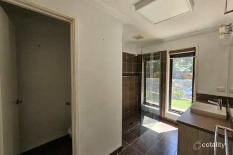 Property photo of 28 Blue Bonnet Way Wodonga VIC 3690