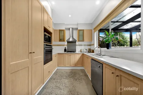 Property photo of 24 Silky Oak Drive Bundoora VIC 3083