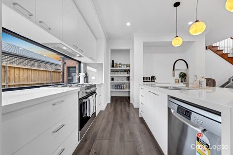 Property photo of 28 Catisfield Circuit Donnybrook VIC 3064