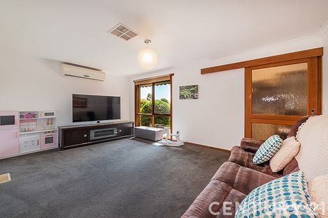 Property photo of 2 Douglas Rise Endeavour Hills VIC 3802