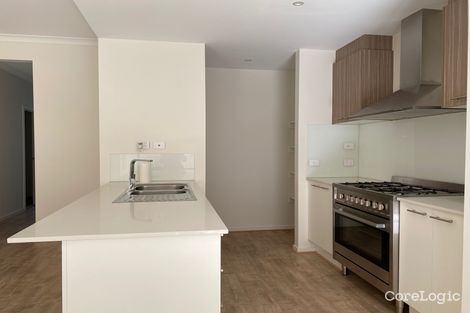 Property photo of 72 Beehive Drive Williams Landing VIC 3027
