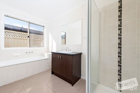 Property photo of 66 Bluehills Boulevard Pakenham VIC 3810