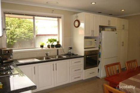 Property photo of 17 Risdon Drive Notting Hill VIC 3168