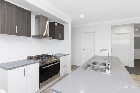 Property photo of 4 Ferntree Drive Werribee VIC 3030