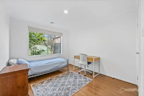 Property photo of 50 McKenzie Crescent Roxburgh Park VIC 3064