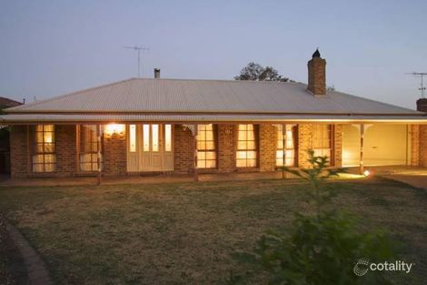 21 MICHAEL CT, BERWICK, VIC 3806