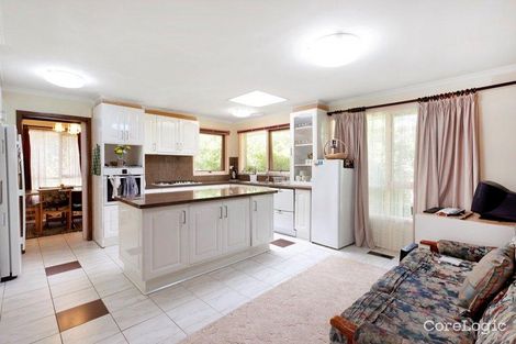 Property photo of 3 Stainsby Close Endeavour Hills VIC 3802