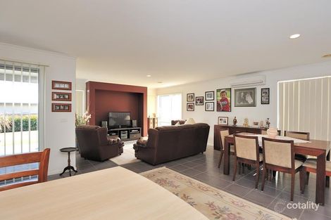 6 Lyndhurst Sq, Drouin, VIC 3818