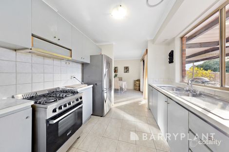 Property photo of 2 Milford Close Albanvale VIC 3021