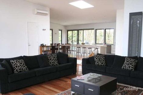 2 Point Leo Rd, Point Leo, VIC 3916