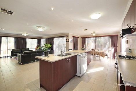 Property photo of 2 Heathland Way Dingley Village VIC 3172