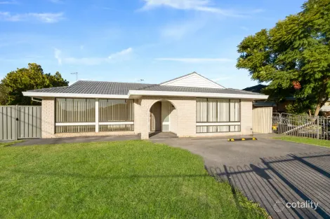 Property photo of 8 Lady Penrhyn Close Lurnea NSW 2170