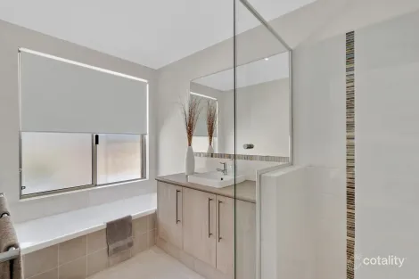 Property photo of 24 Eckersley Way Australind WA 6233