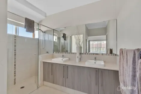 Property photo of 24 Eckersley Way Australind WA 6233