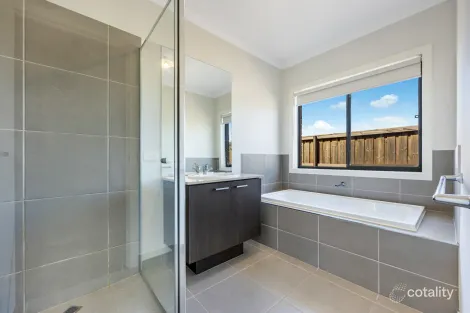 Property photo of 8 Sunlight Avenue Clyde North VIC 3978