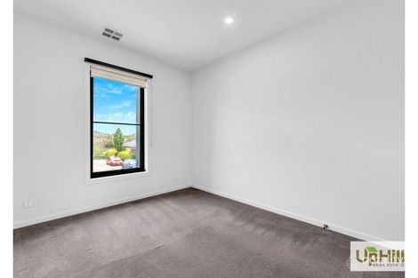 Property photo of 16 Spirit Boulevard Cranbourne East VIC 3977