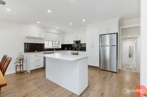 Property photo of 7 Squadron Crescent Rutherford NSW 2320