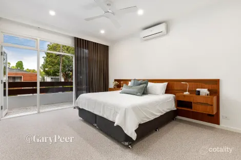 Property photo of 31 Aroona Road Caulfield North VIC 3161