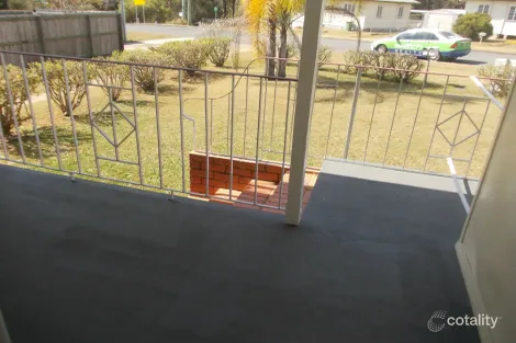 Property photo of 2/18 Cairns Road Ebbw Vale QLD 4304