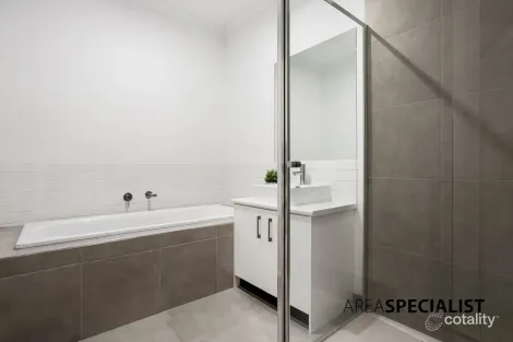 Property photo of 61 Strathlea Drive Cranbourne West VIC 3977