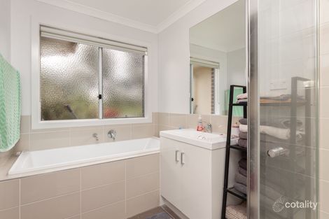 Property photo of 25 Renlik Circuit Cranbourne North VIC 3977