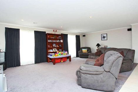 Property photo of 66 Tenterfield Drive Burnside Heights VIC 3023