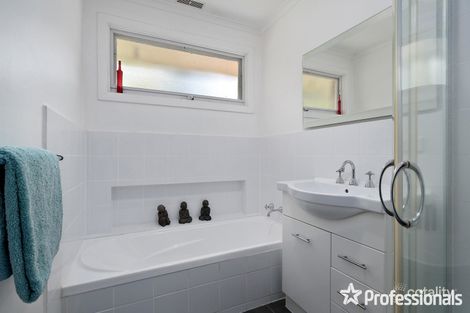 Property photo of 25 Ross Pincott Drive Mooroolbark VIC 3138