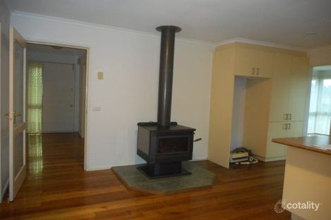 Property photo of 82 James Cook Drive Endeavour Hills VIC 3802