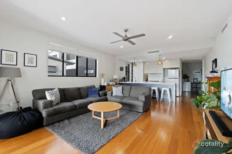 Property photo of 2/52 Brae Street Coorparoo QLD 4151