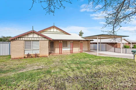 32 Gainsborough Dr, Glenvale, QLD 4350