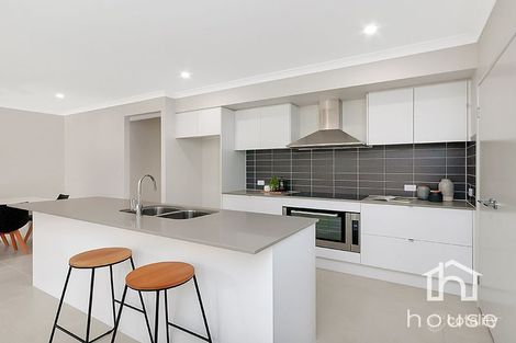 Property photo of 62 Pintail Circuit Deebing Heights QLD 4306